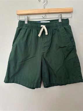 Hunter Green Old Navy Boys Dock Shorts, size XL. Cotton pull on shorts.